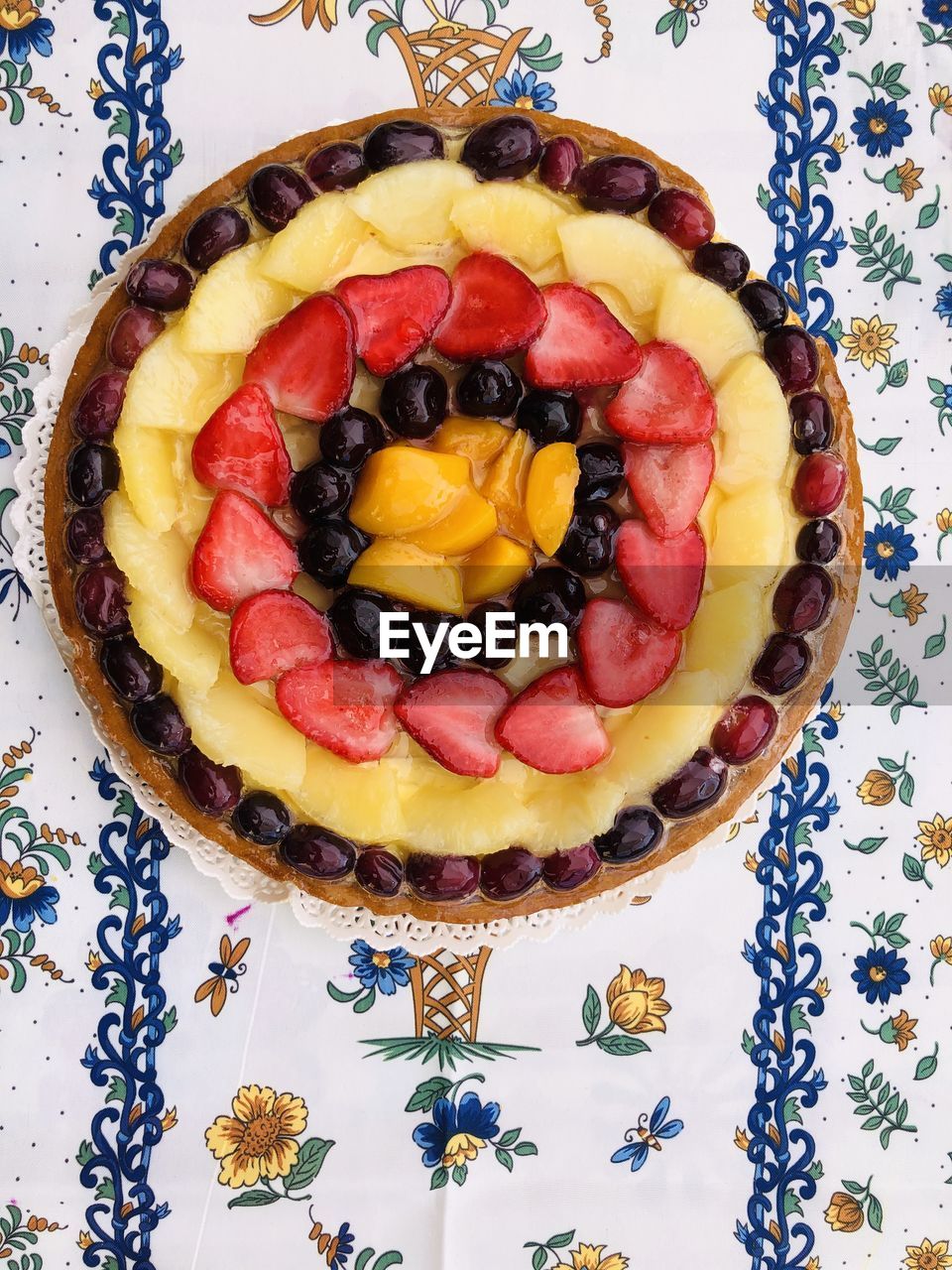 HIGH ANGLE VIEW OF CAKE SLICE IN PLATE