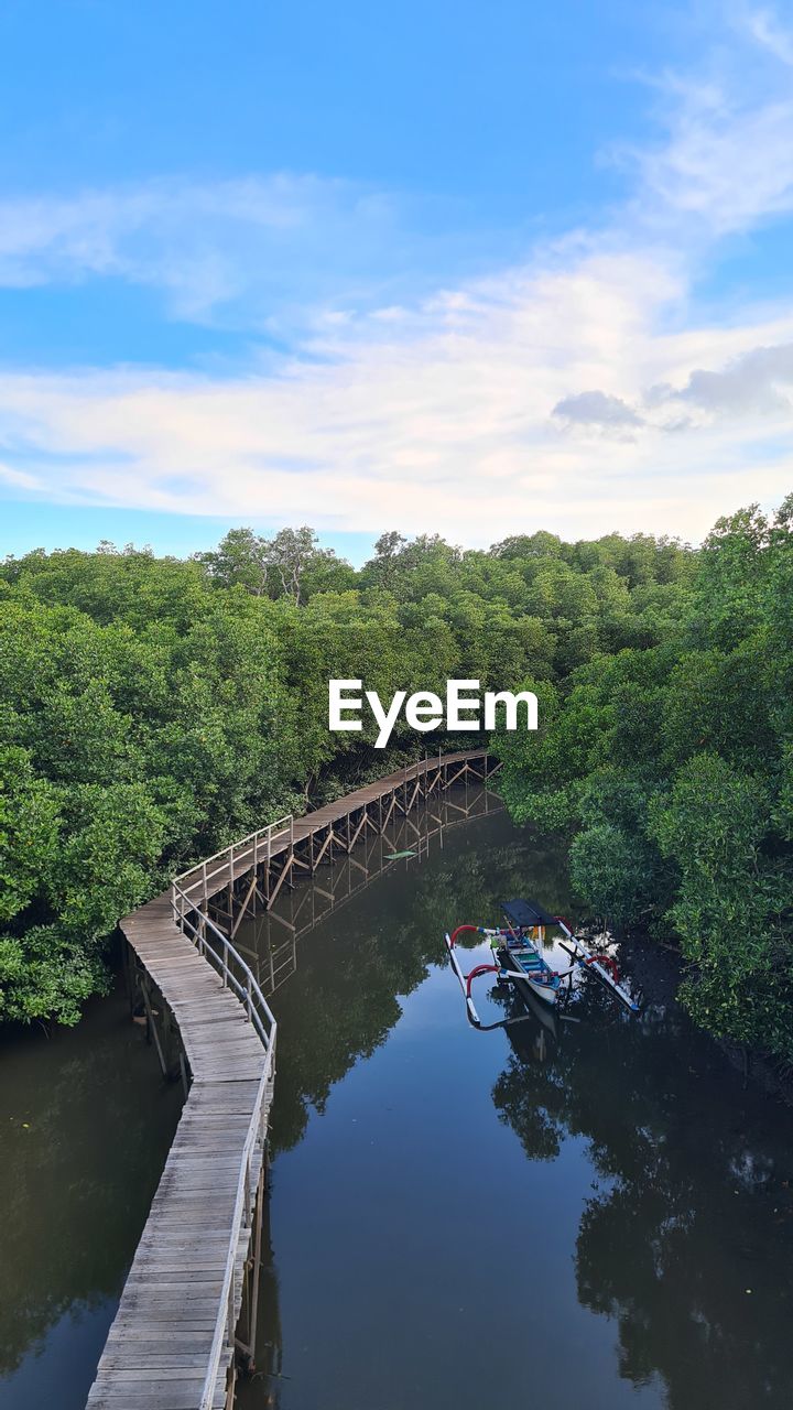 SCENIC VIEW OF RIVER AGAINST SKY