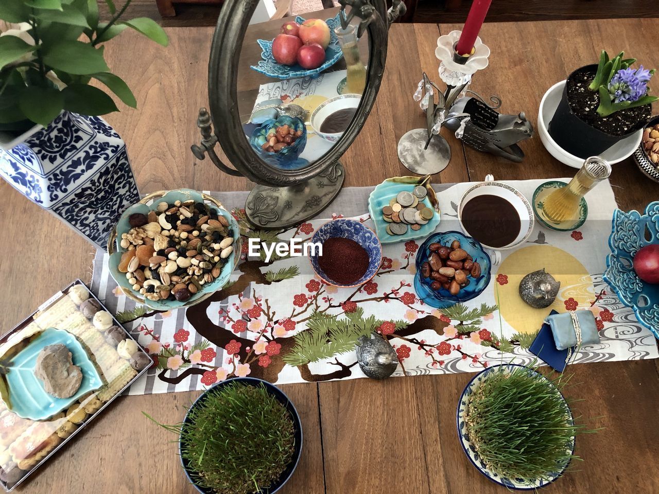 HIGH ANGLE VIEW OF FOOD SERVED IN PLATE