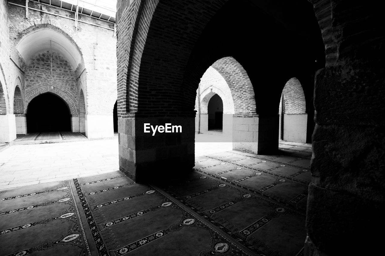 Black and white photo of the grand mosque in elazig