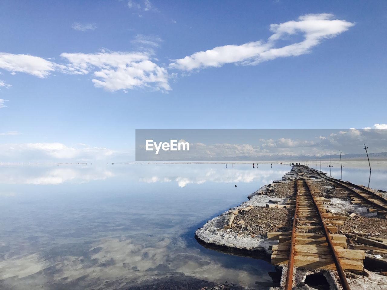 AERIAL VIEW OF SEA AGAINST SKY