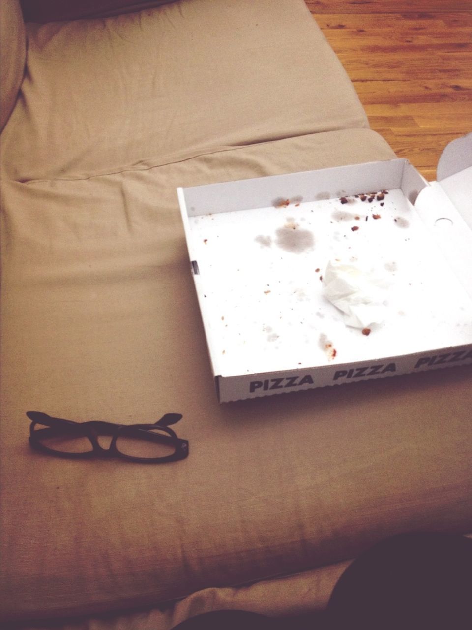 Close-up of empty pizza tray and glasses