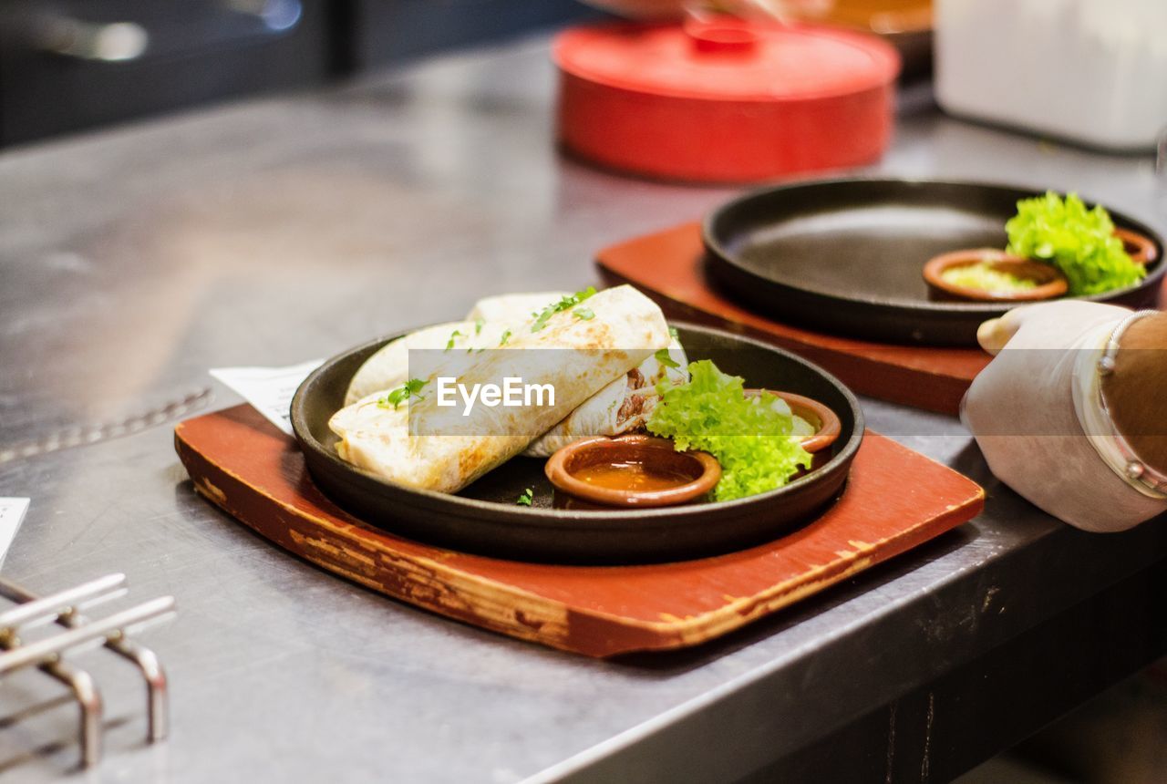 HIGH ANGLE VIEW OF MEAL ON TABLE