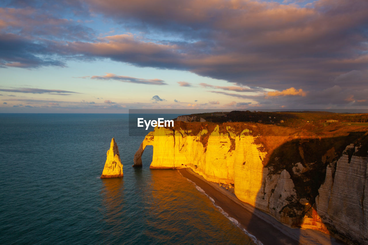 PANORAMIC VIEW OF SEA AGAINST SKY DURING SUNSET