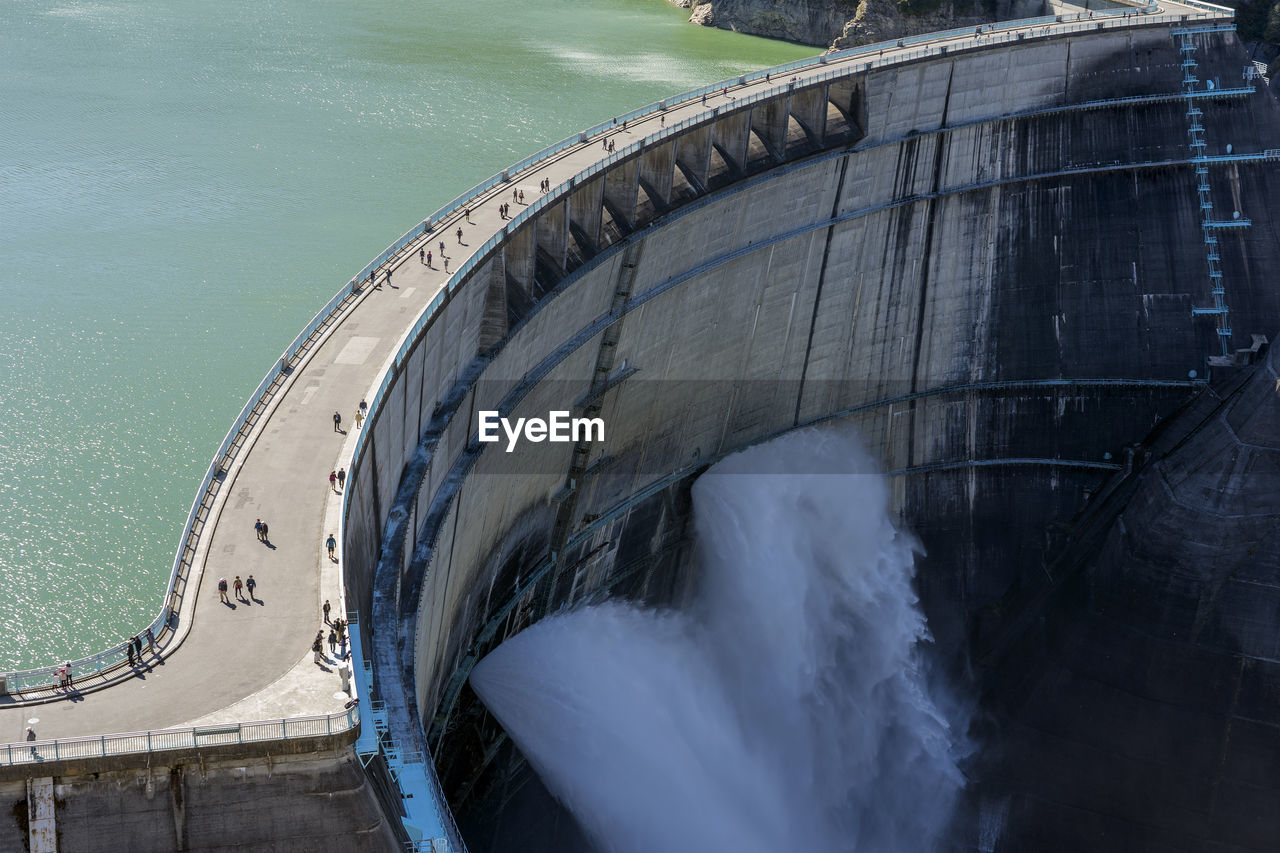 HIGH ANGLE VIEW OF DAM AND SEA