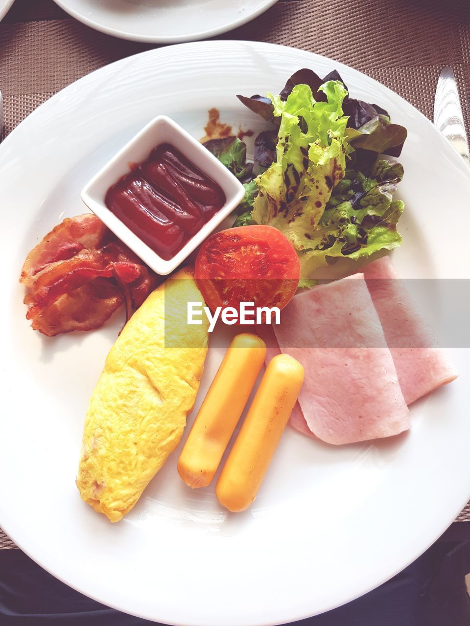 HIGH ANGLE VIEW OF BREAKFAST ON TABLE