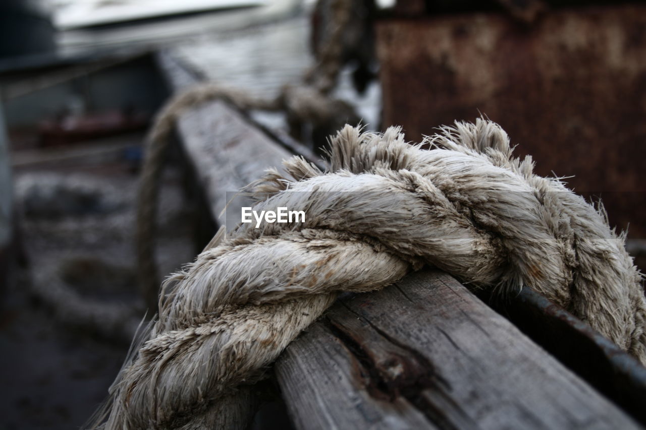 CLOSE-UP OF ROPE ON WOOD