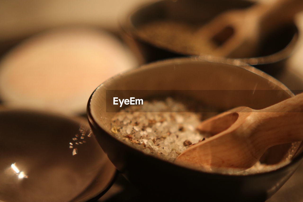 CLOSE-UP OF PASTA IN BOWL