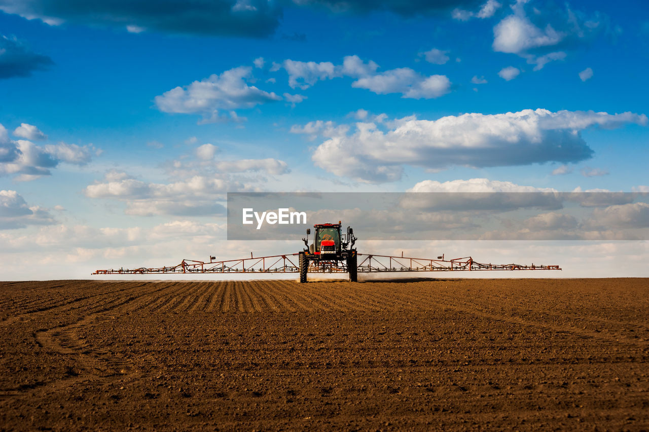 LIFEGUARD HUT ON AGRICULTURAL FIELD AGAINST SKY