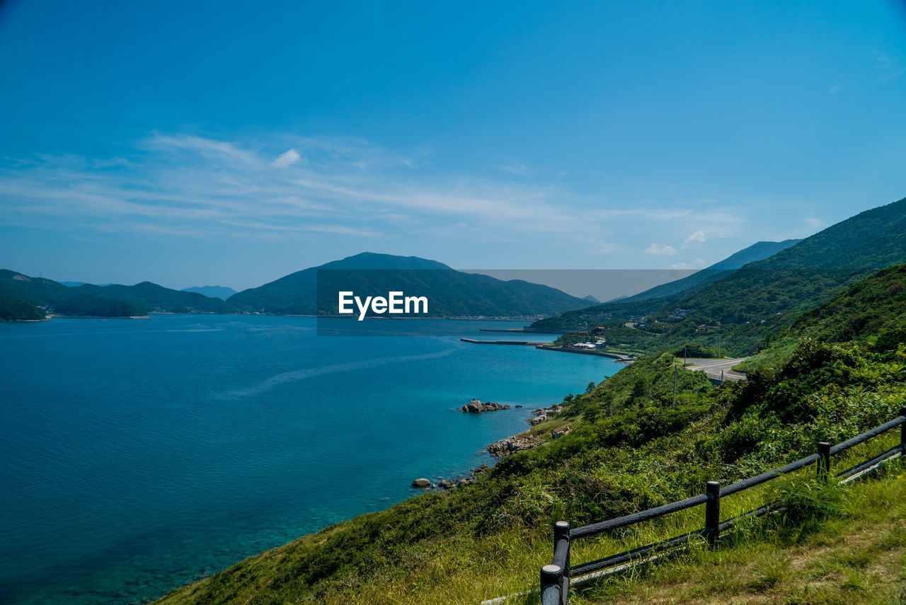 SCENIC VIEW OF BAY AND MOUNTAINS AGAINST SKY