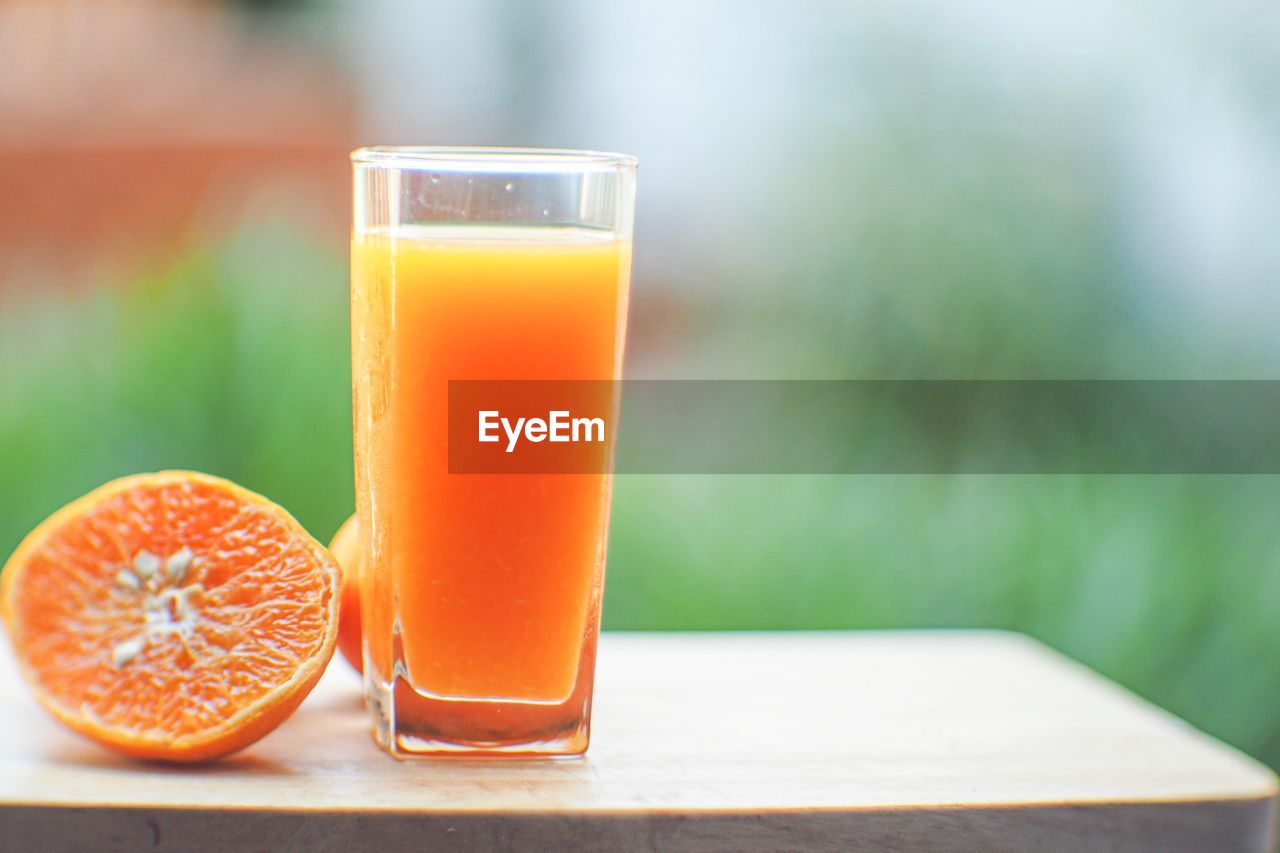 CLOSE-UP OF ORANGE JUICE