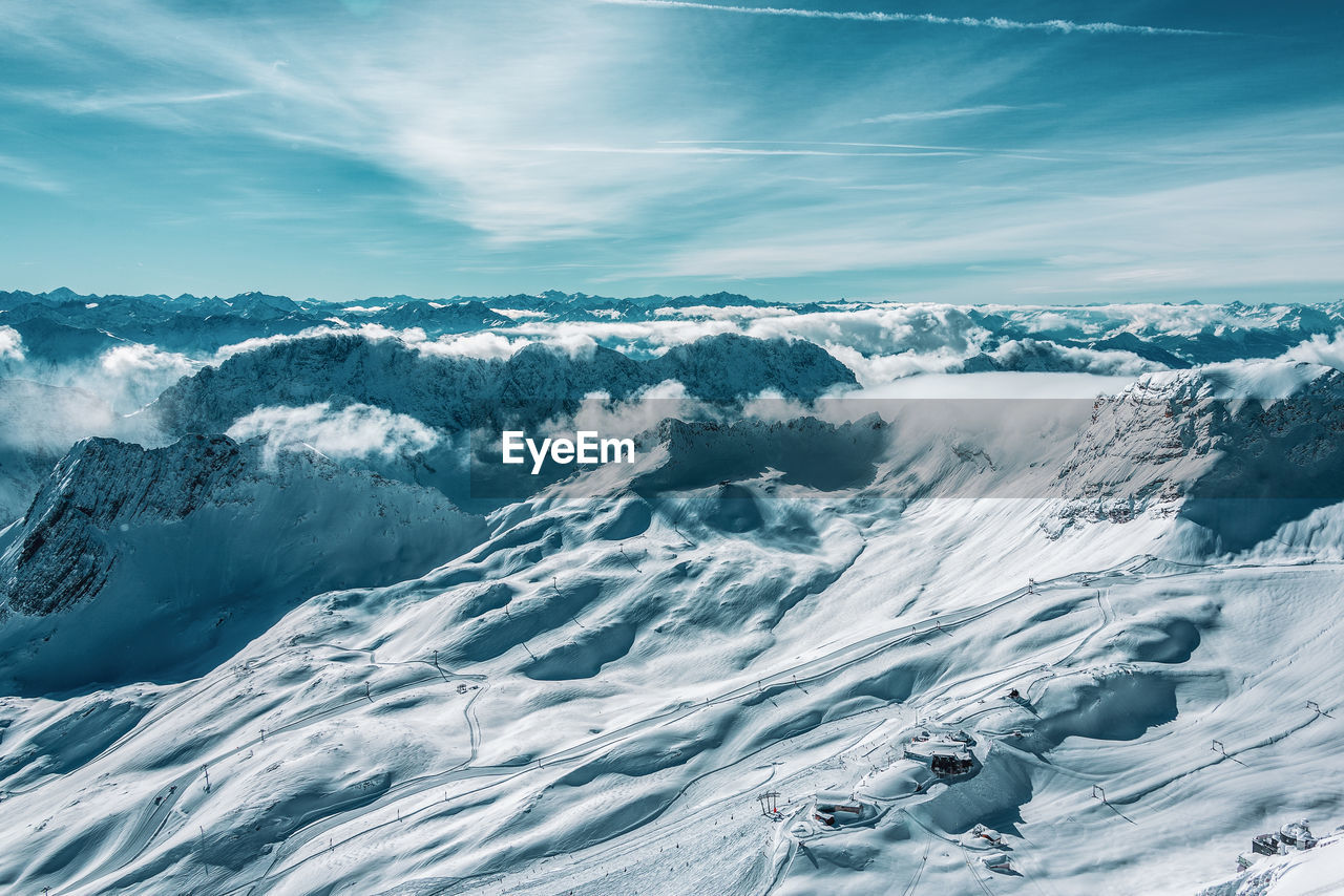 Mountain panorama from the viewing platform on the zugspitze. german and austrian ski areas.