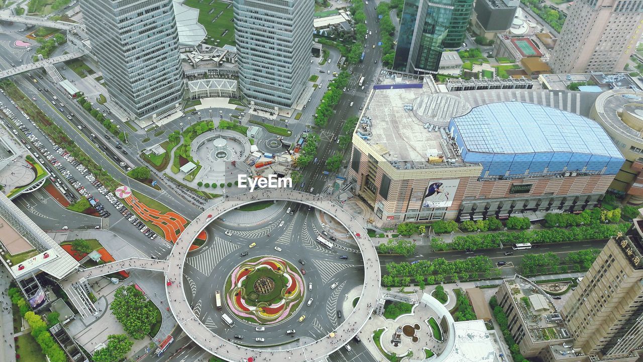 Aerial view of traffic circle in city