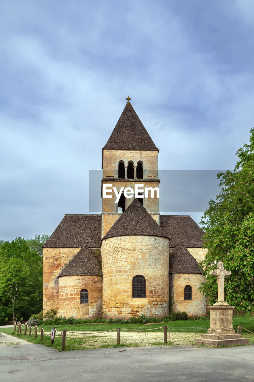 Romanesque church from xiith century in saint-leon-sur-vezere, dordogne, france