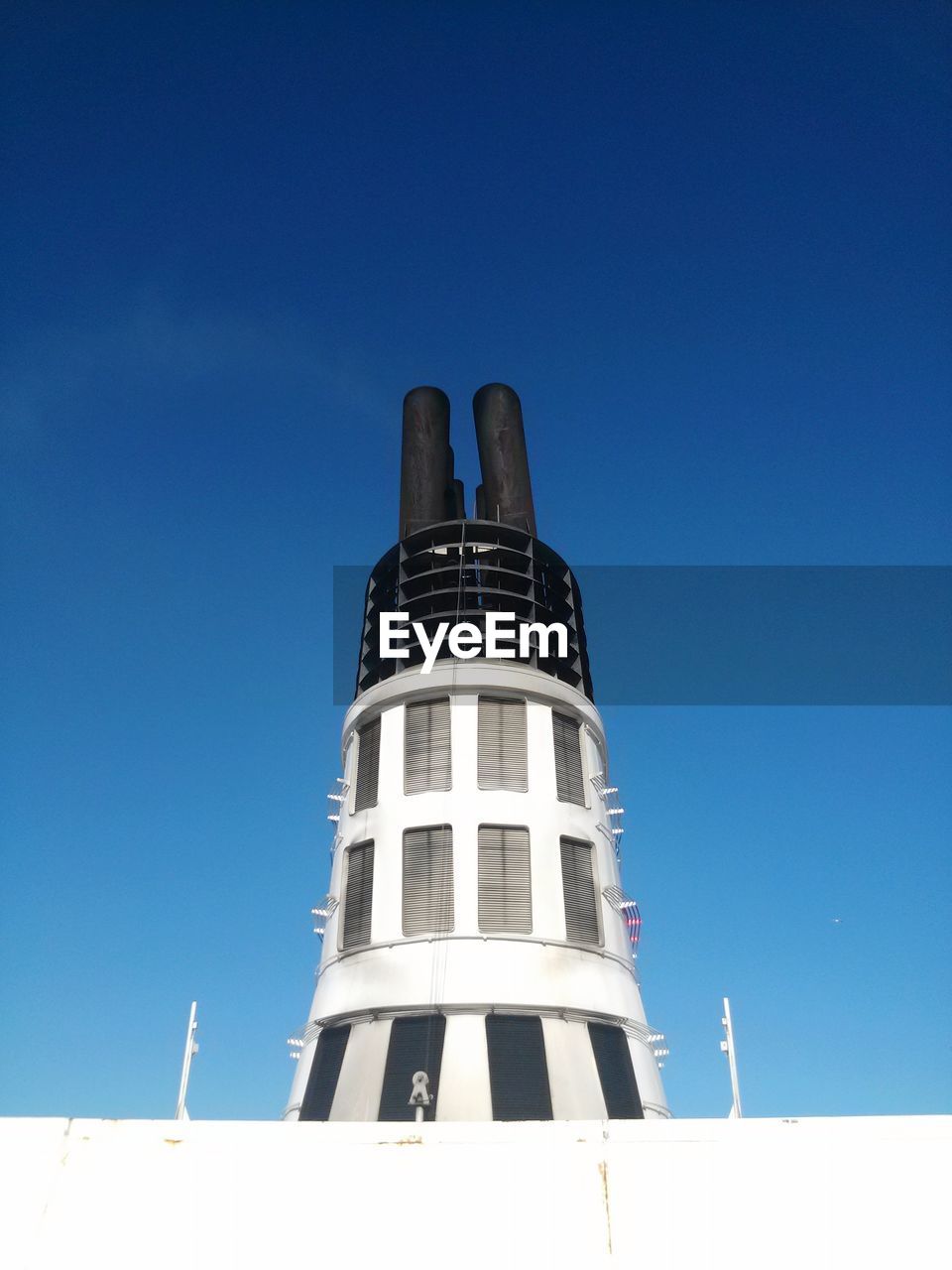 LOW ANGLE VIEW OF BUILT STRUCTURE AGAINST CLEAR BLUE SKY