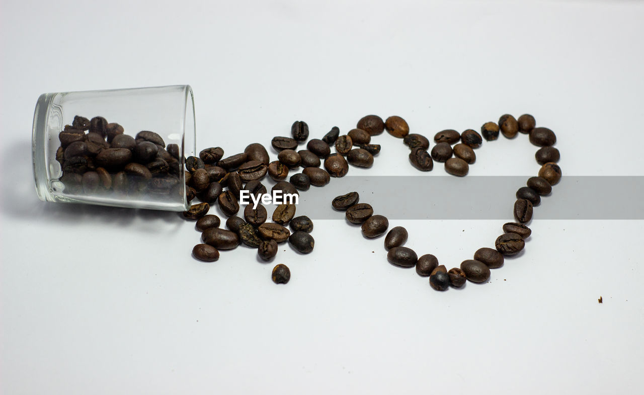 HIGH ANGLE VIEW OF COFFEE BEANS IN GLASS