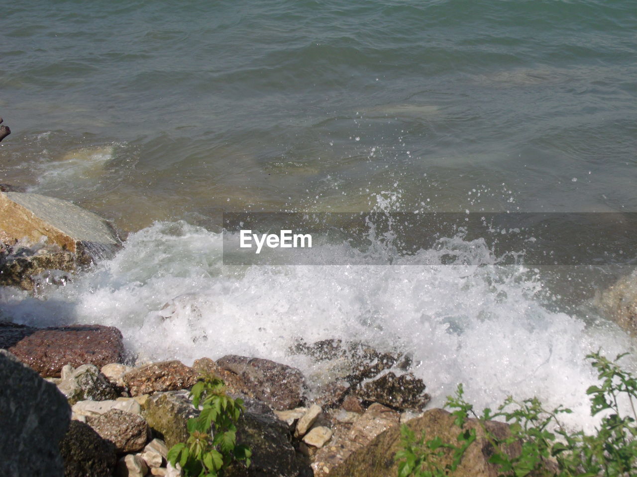 Waves splashing on rocks