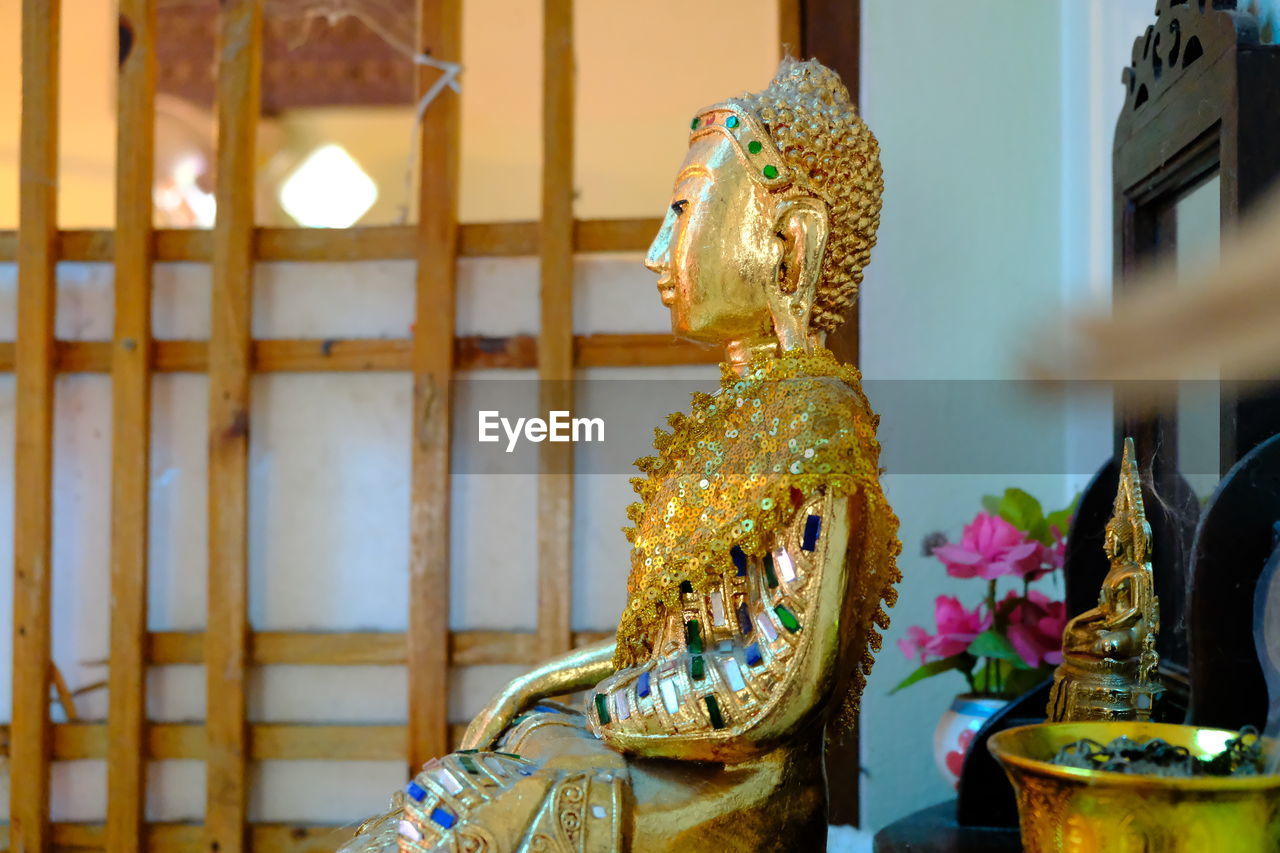 CLOSE-UP OF BUDDHA STATUE