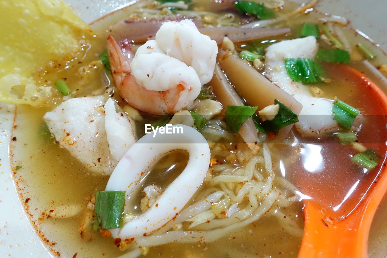 CLOSE-UP OF SOUP SERVED ON TABLE