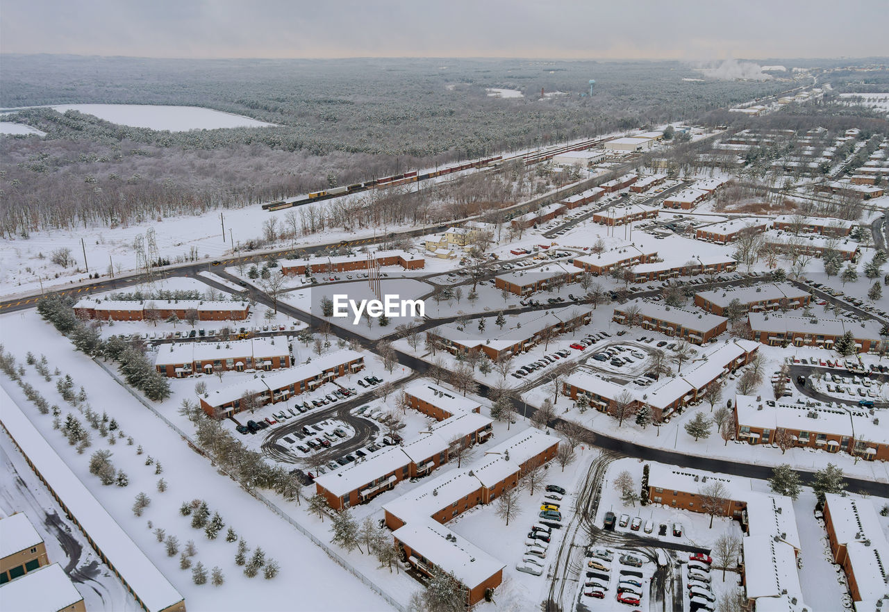 HIGH ANGLE VIEW OF SNOW COVERED BUILDING IN CITY