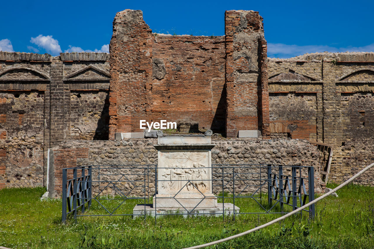 Temple of genius augusti at the ancient city of pompeii