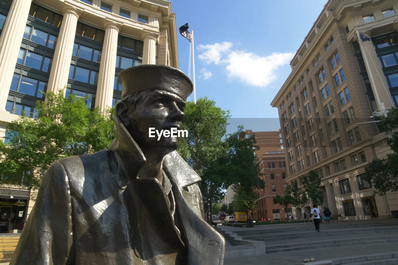 STATUE OF BUILDING IN CITY