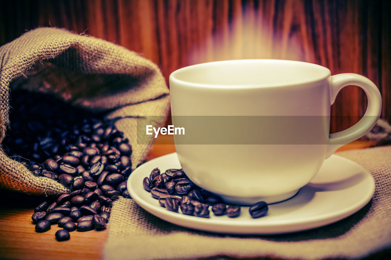 CLOSE-UP OF COFFEE CUP WITH TEA