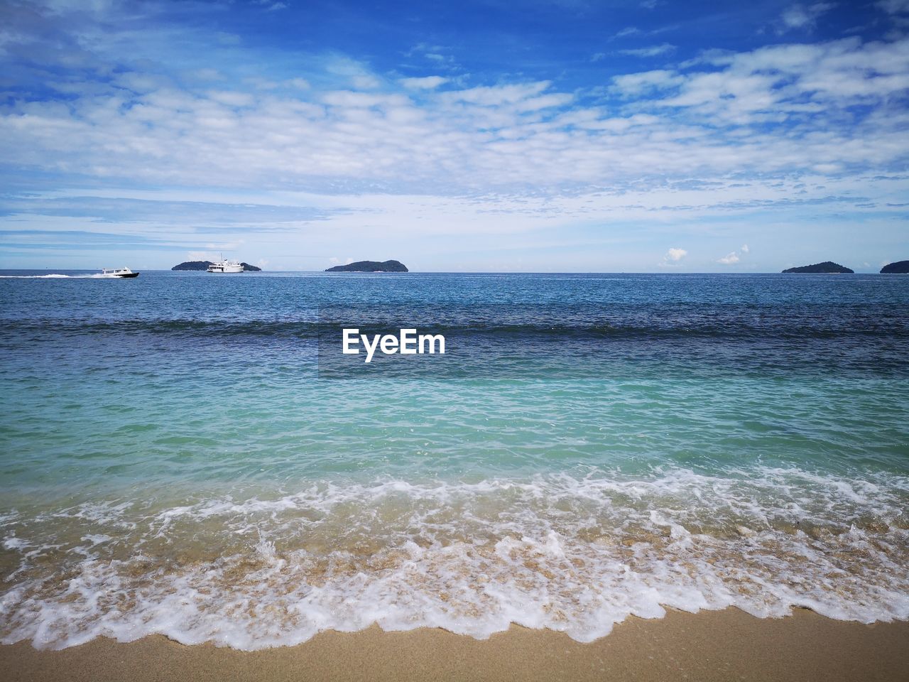 SCENIC VIEW OF SEA