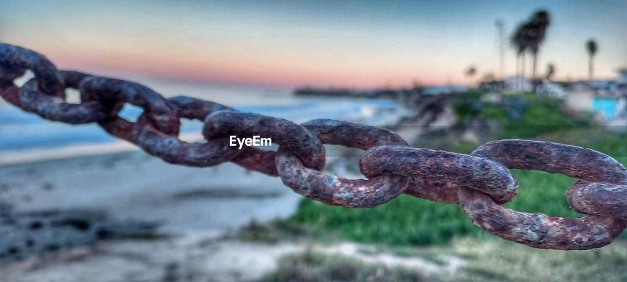 chain, strength, metal, focus on foreground, rusty, no people, close-up, nature, outdoors, sky, day, water, durability, selective focus