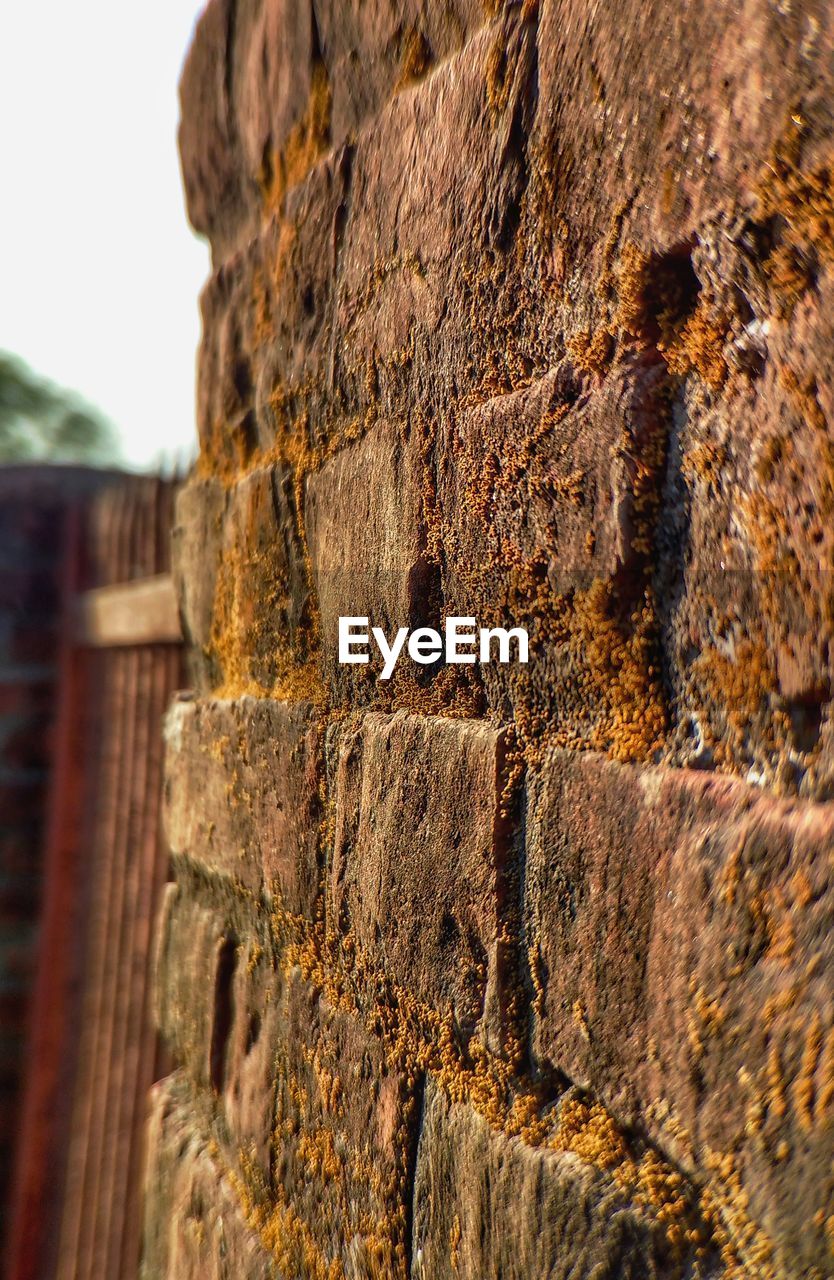 CLOSE-UP OF STONE WALL