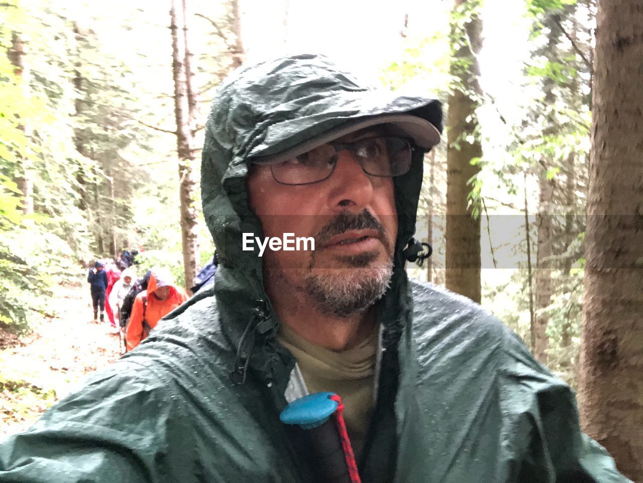 PORTRAIT OF MAN WEARING SUNGLASSES AT FOREST