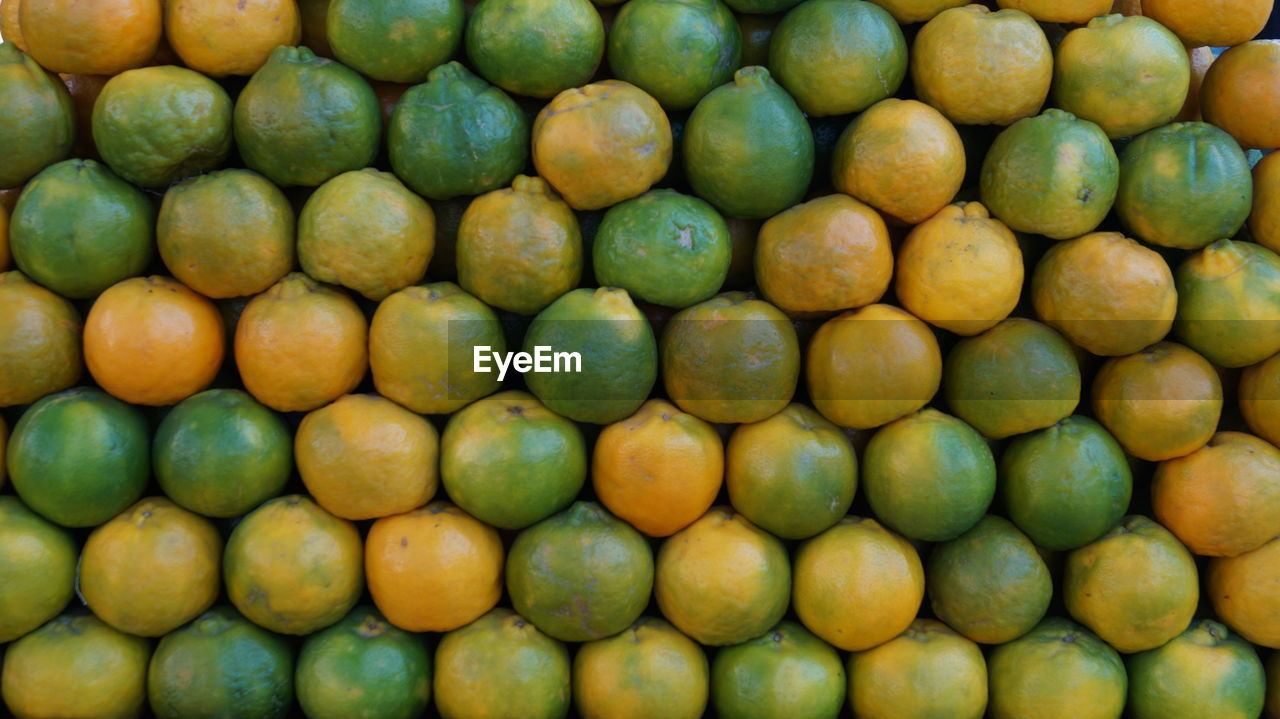 FULL FRAME SHOT OF FRUITS FOR SALE AT MARKET STALL