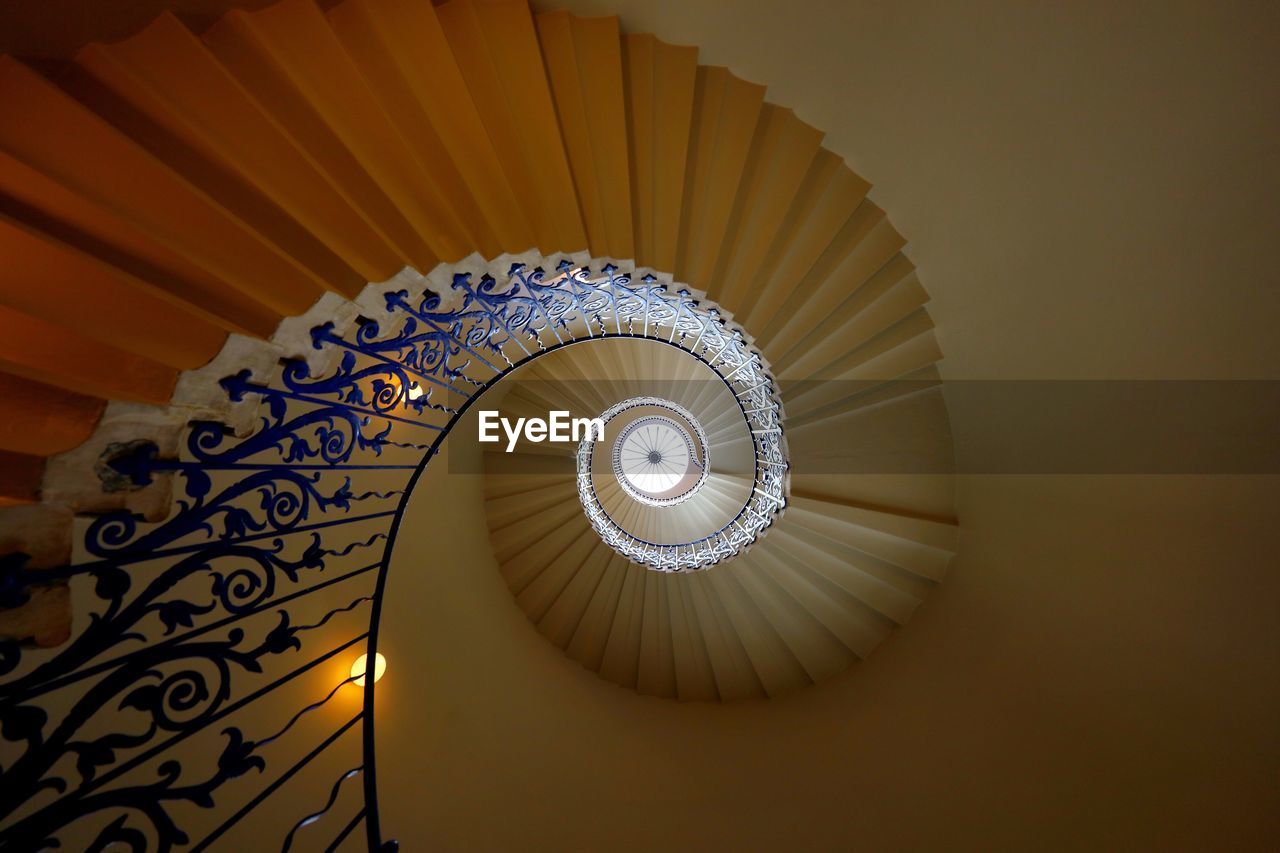 HIGH ANGLE VIEW OF STAIRS