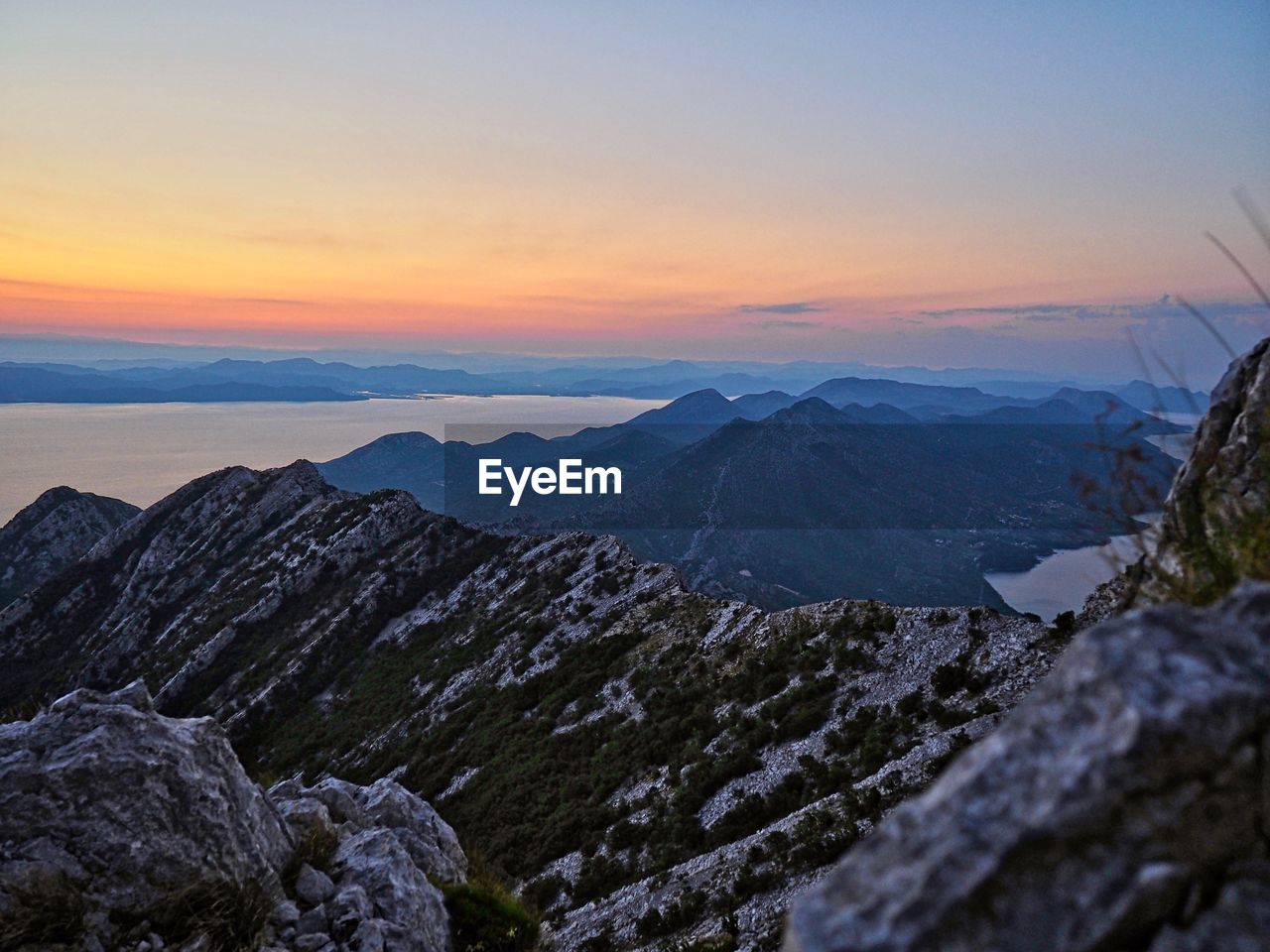 SCENIC VIEW OF SNOWCAPPED MOUNTAINS DURING SUNSET