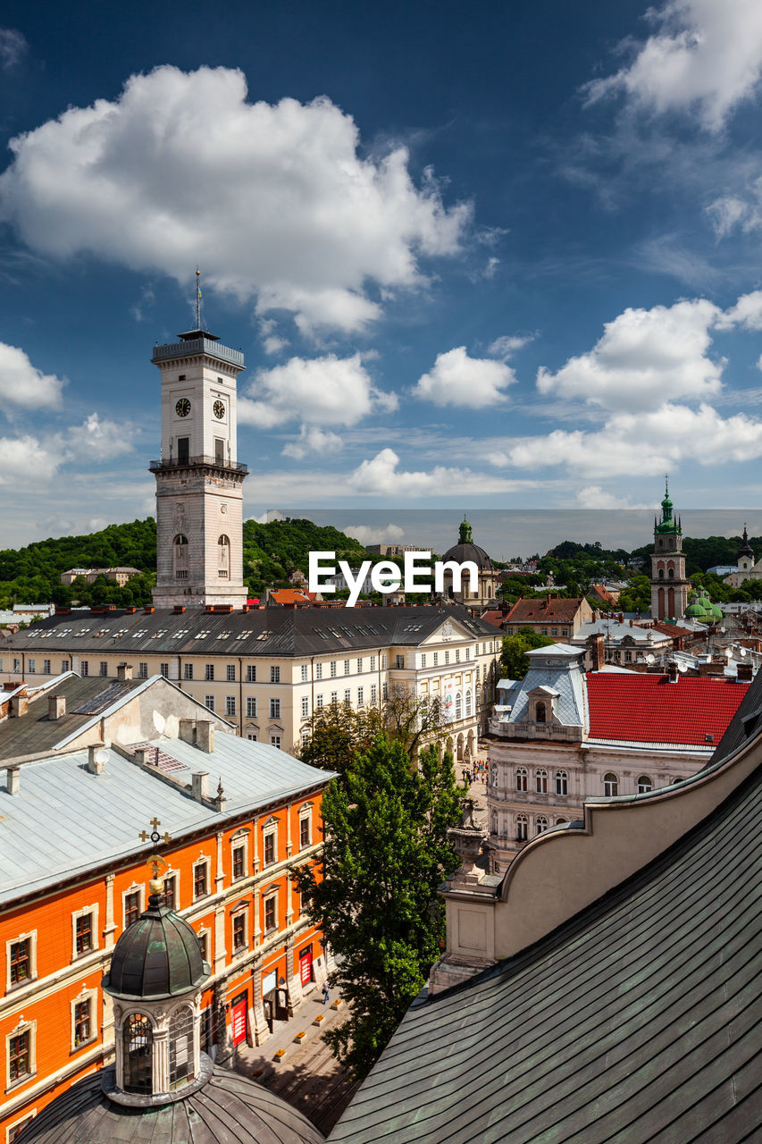 VIEW OF BUILDINGS IN CITY