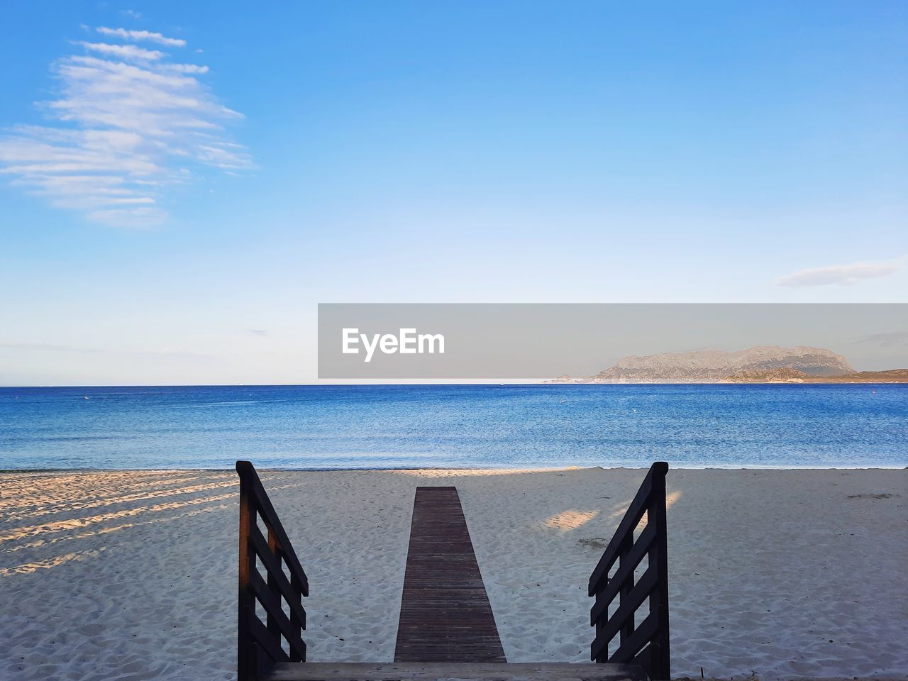 VIEW OF SEA AGAINST CLEAR SKY