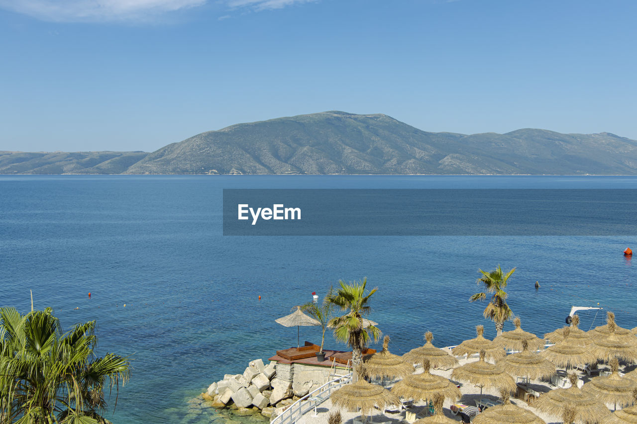 SCENIC VIEW OF SEA AND MOUNTAINS AGAINST SKY