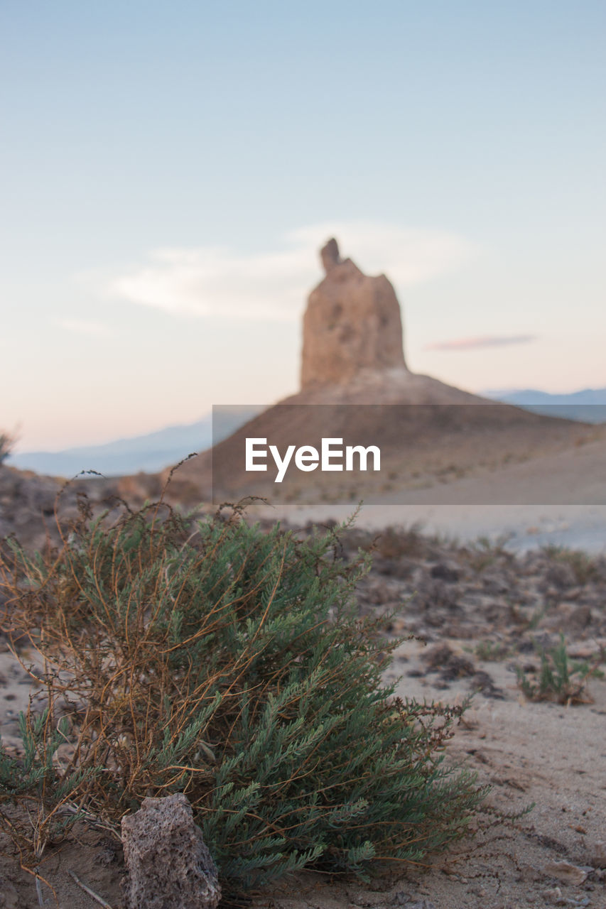 SCENIC VIEW OF DESERT AGAINST SKY