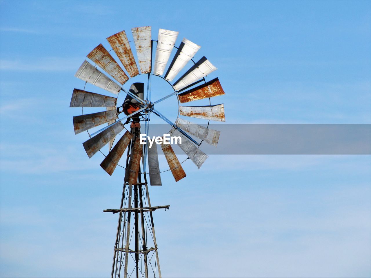 LOW ANGLE VIEW OF WINDMILL AGAINST BLUE SKY