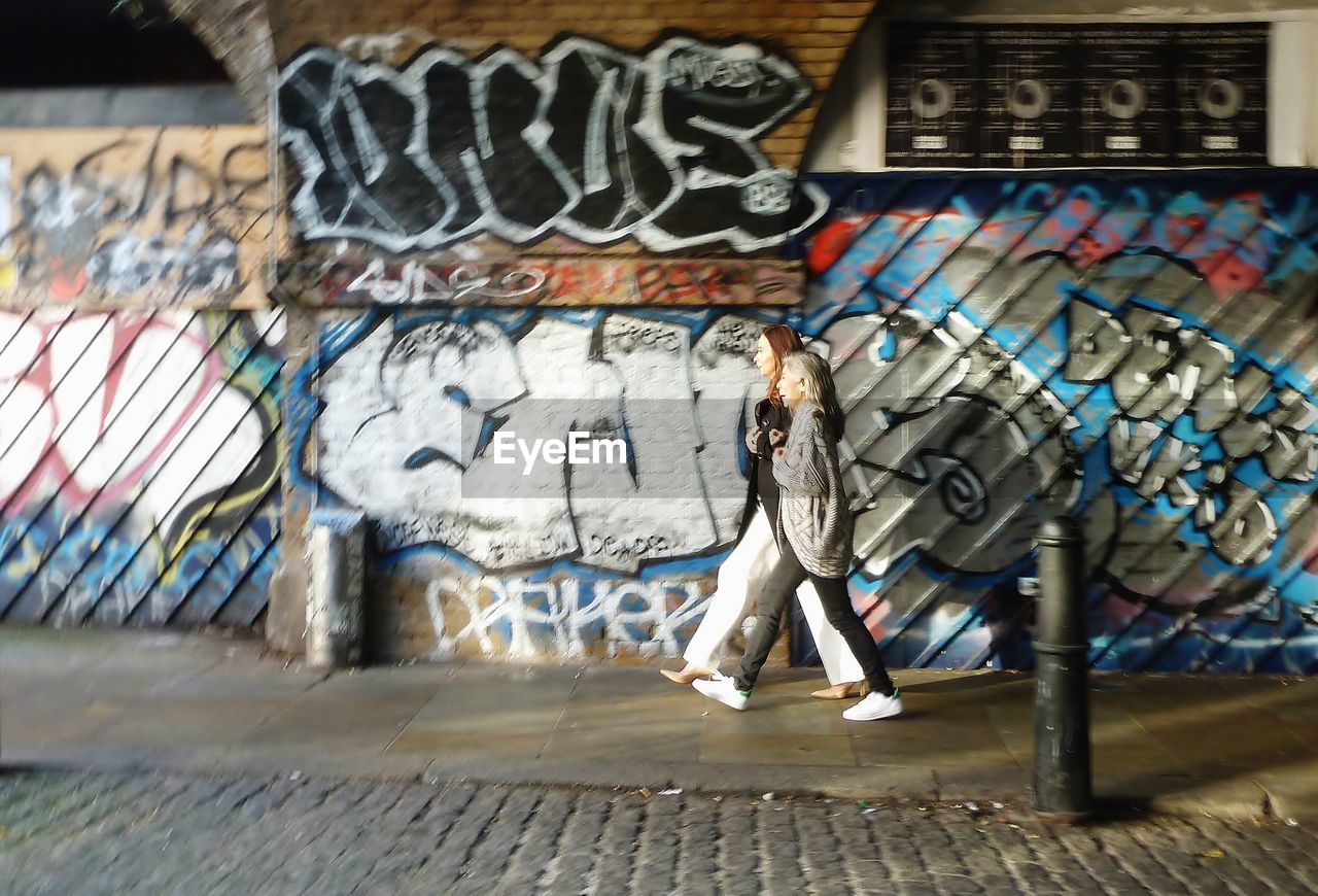 FULL FRAME SHOT OF GRAFFITI ON WALL