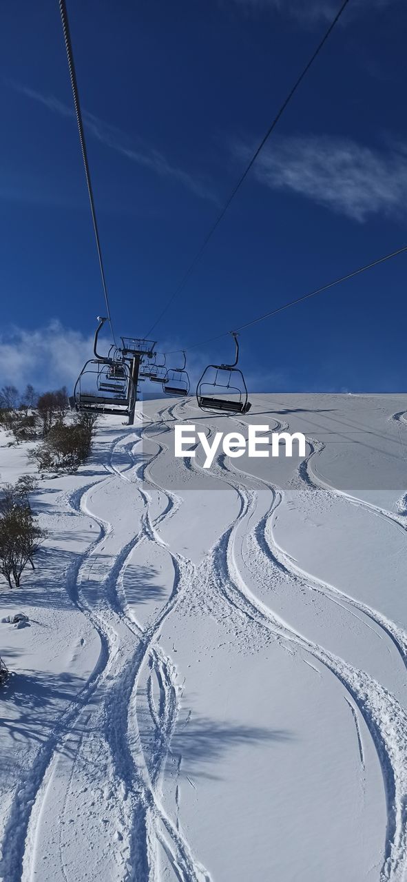 AERIAL VIEW OF SKI LIFT AGAINST SKY