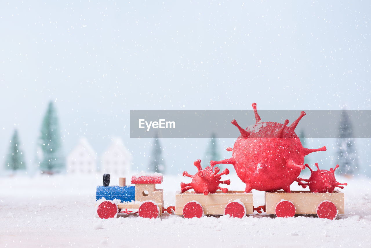 CLOSE-UP OF CHRISTMAS DECORATIONS ON SNOW