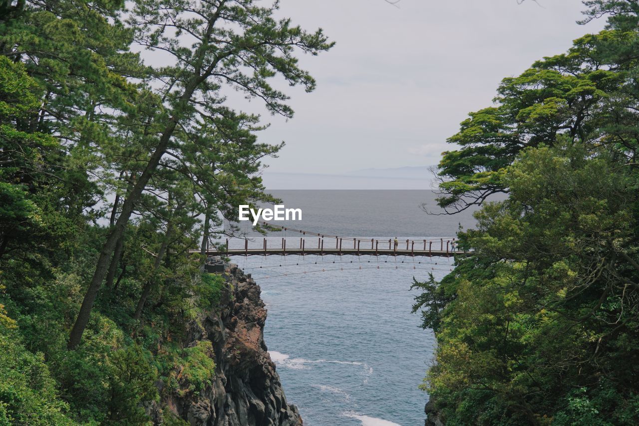 SCENIC VIEW OF BRIDGE OVER RIVER AGAINST SKY