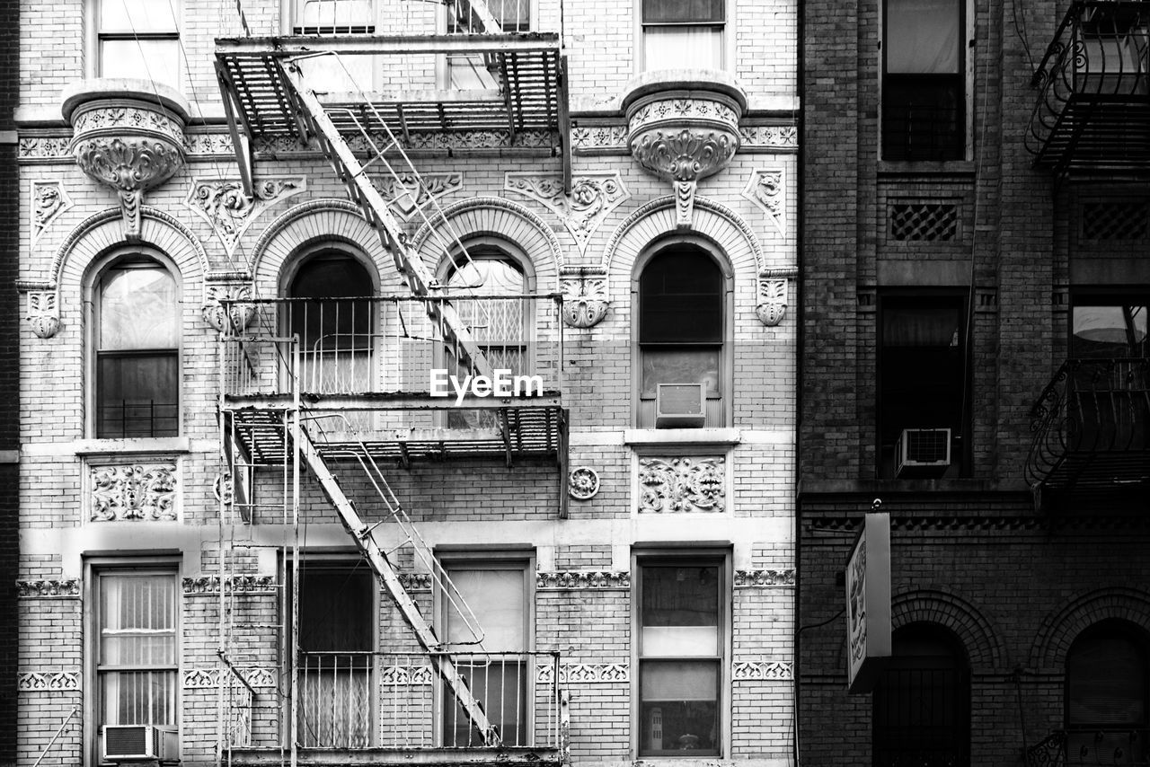 LOW ANGLE VIEW OF STAIRS IN BUILDING