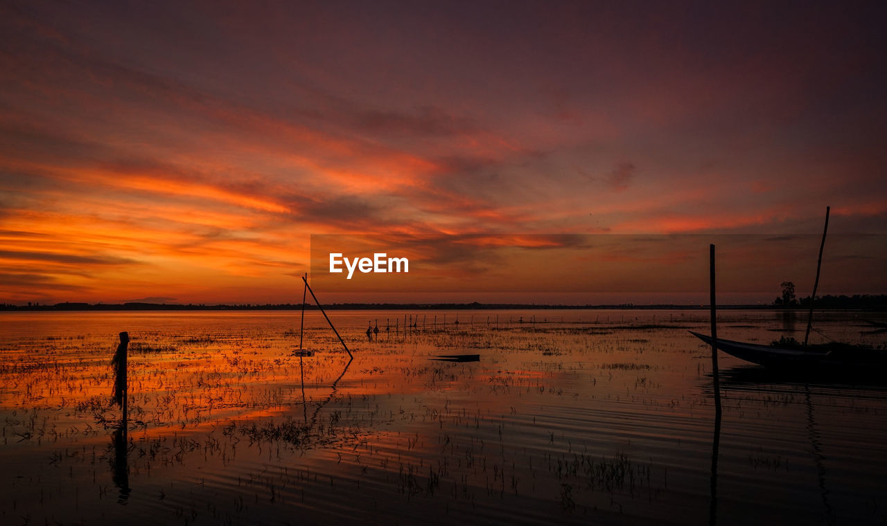 SCENIC VIEW OF SEA AGAINST ORANGE SKY