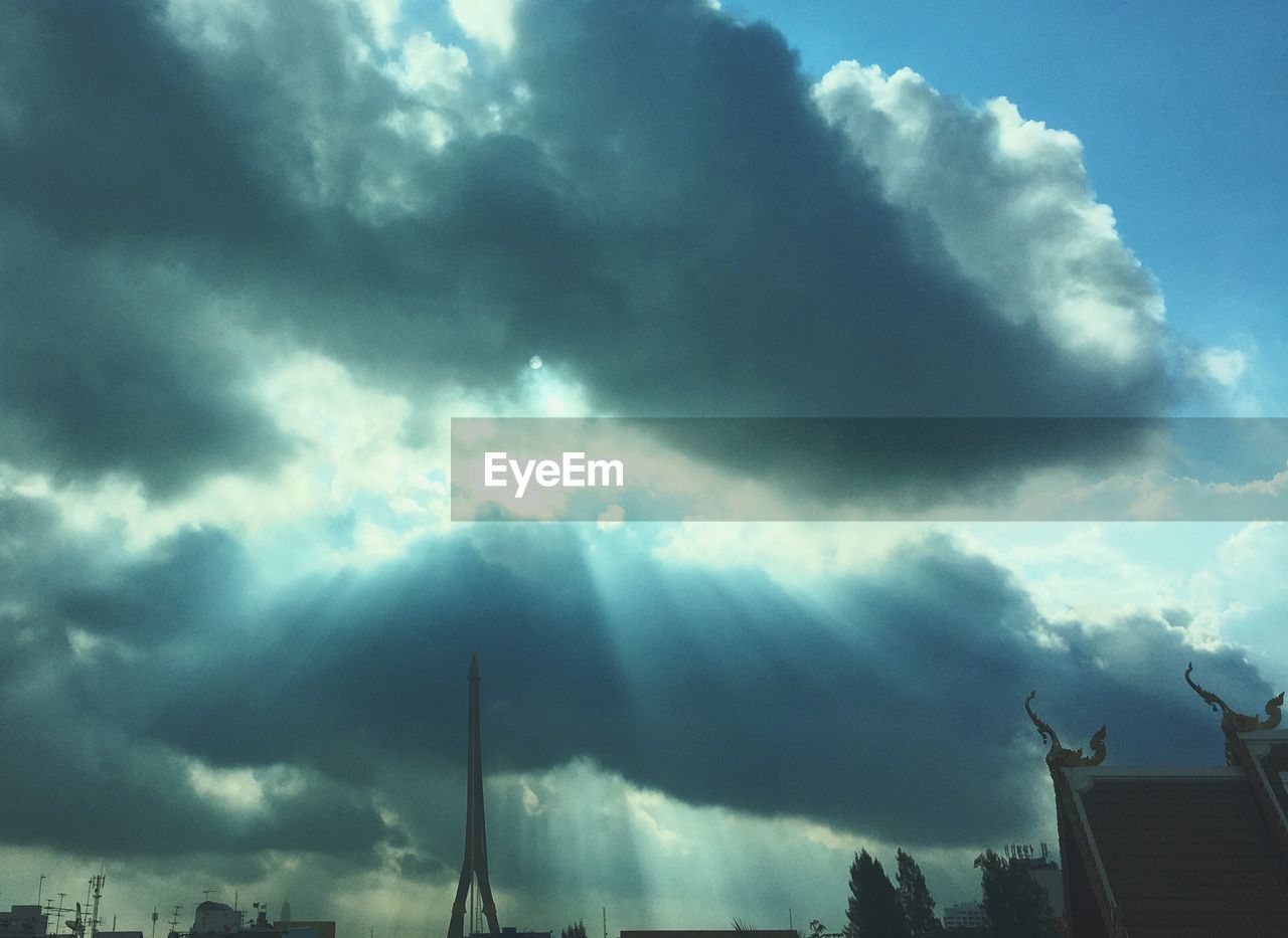 LOW ANGLE VIEW OF CLOUDY SKY OVER CITY