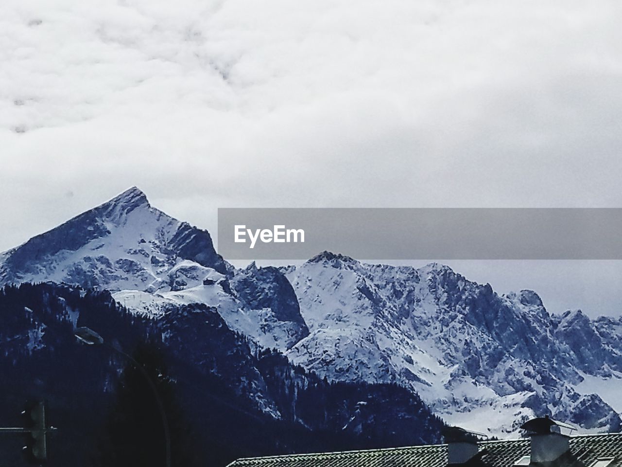 SNOWCAPPED MOUNTAINS AGAINST SKY