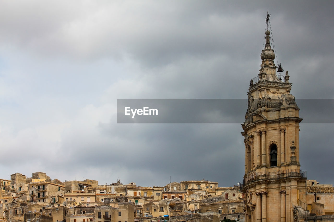 LOW ANGLE VIEW OF CATHEDRAL AGAINST SKY