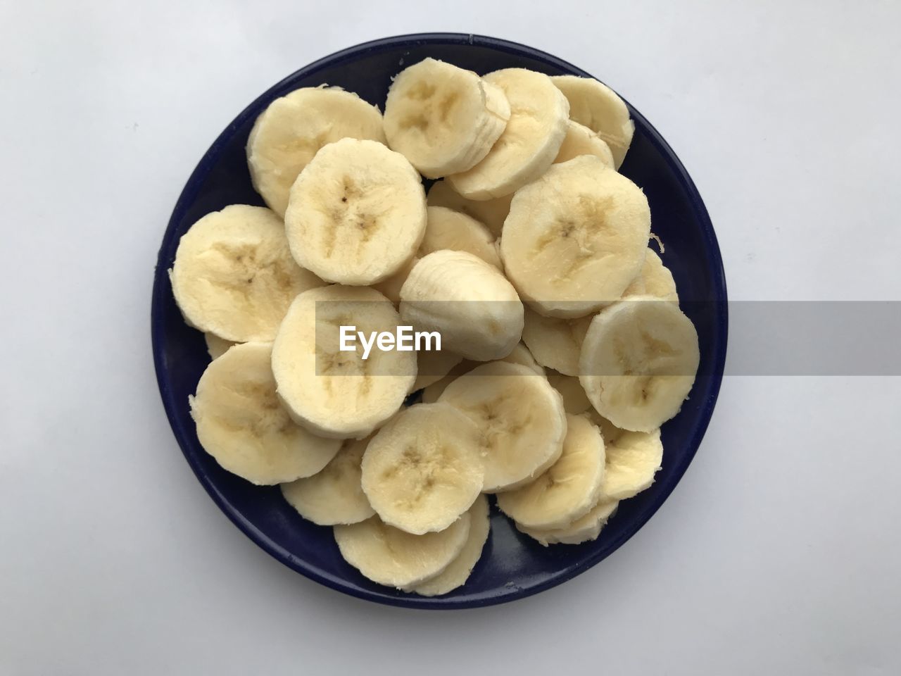 HIGH ANGLE VIEW OF FRUIT IN BOWL