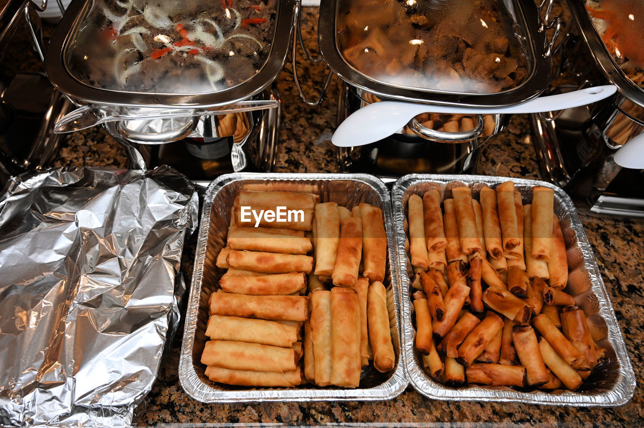 HIGH ANGLE VIEW OF FOOD IN CONTAINER